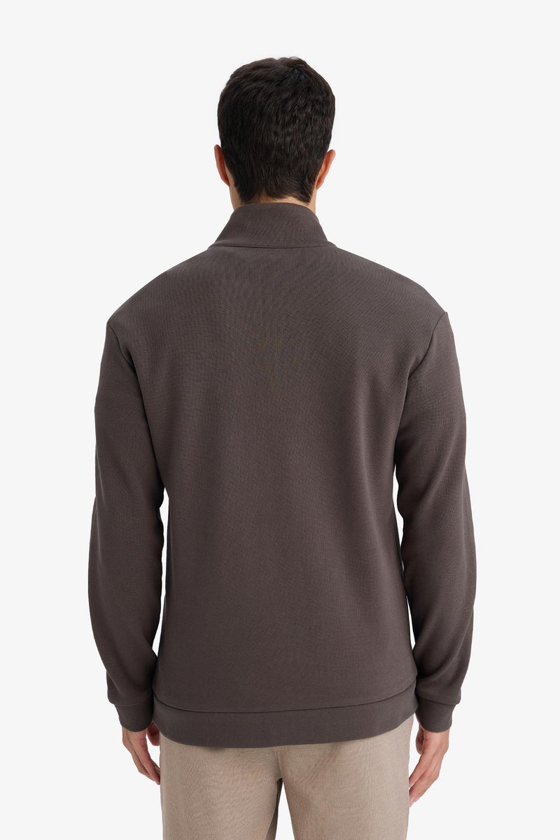 ديفاكتو سويت شيرت قصة عادية وياقة عالية - Image 5